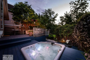 Hidden Gem Home-HotTub-Firetable-King Bed-BBQ -Deck